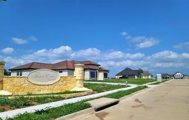 Entry to secluded cul-de-sac