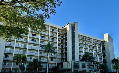 2112 S Cypress Bend Dr unit 508, Pompano Beach, FL 33069 - photo 2