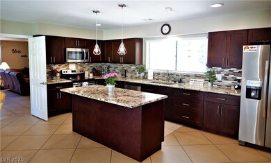 KITCHEN W/ LARGE ISLAND/BREAKFAST BAR
