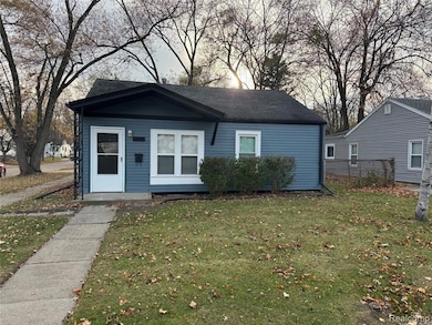 18810 Roscommon St, Harper Woods, MI 48225 - photo 3