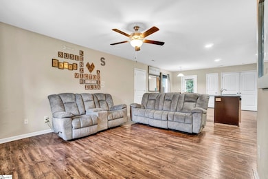 422 Mount Hood Dr, Inman, SC 29349 - photo 4