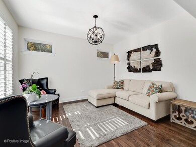 525 W 3rd St, Elmhurst, IL 60126 - photo 4