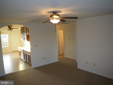 2758 Roosevelt Dr, Chambersburg, PA 17201 - photo 2
