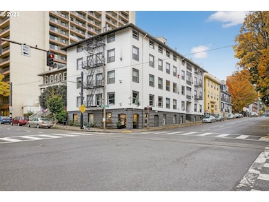 1104 SW Columbia St unit 1, Portland, OR 97201 - photo 2