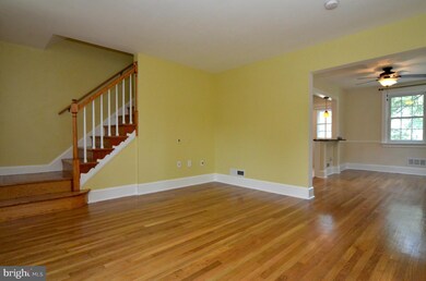 8649 Oak Rd, Parkville, MD 21234 - photo 3