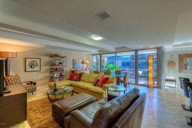 004_Living Room