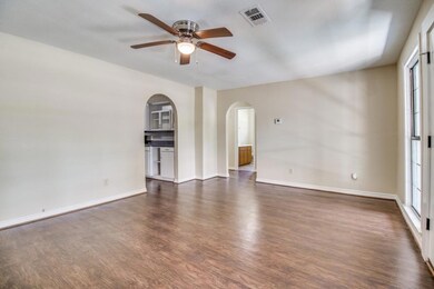 713 W Shepherd St, Denison, TX 75020 - photo 3