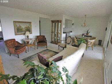 Living Room/Dining Room