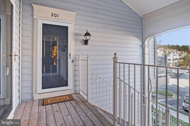 8211 Crossbrook Ct unit 202, Lorton, VA 22079 - photo 2