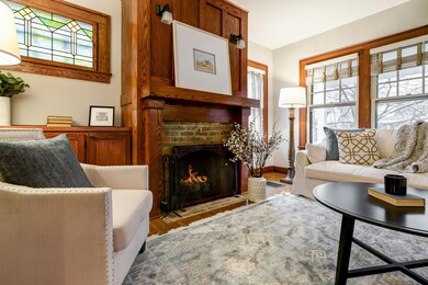 Living Room- gas log fireplace