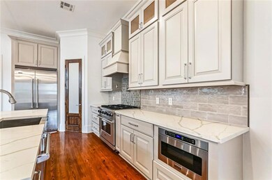 Stunning, marble quartz counter tops