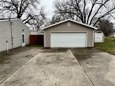 917 S 6th St, Mattoon, IL 61938 - photo 5