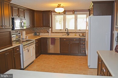 6001 Brooklyn Bridge Rd, Laurel, MD 20707 - photo 6