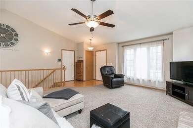 72 24th Ave SW, Cedar Rapids, IA 52404 - photo 4