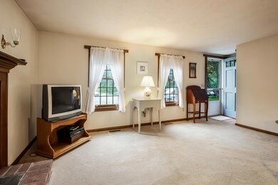 005-Living_Room-4466355-large