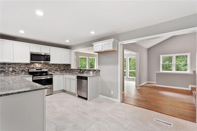 32 Lancaster Dr, Bella Vista, AR 72715 - photo 2