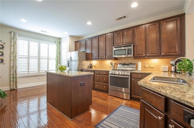 Kitchen with stainless steel appliances, island an