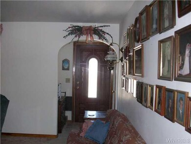 Foyer Front foyer has closet
