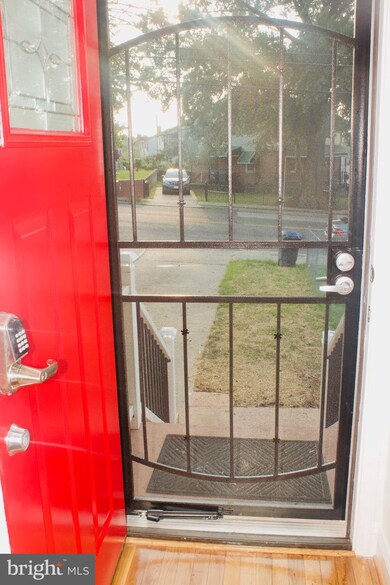 925 Division Ave NE, Washington, DC 20019 - photo 4