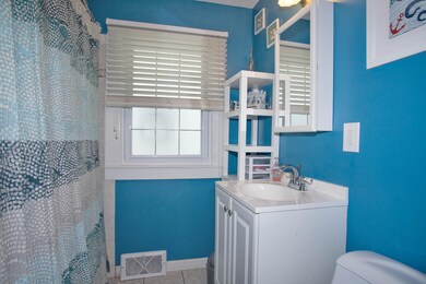 _RMJ2014.jpg bathroom
