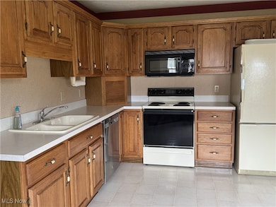 1357 S Azalea Blvd, Barberton, OH 44203 - photo 7