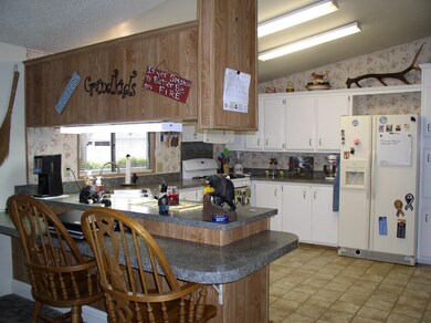 Kitchen breakfast bar