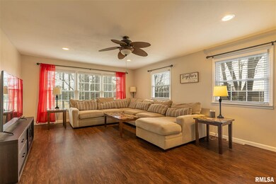 306 St Marys Dr, Harrisburg, IL 62946 - photo 2