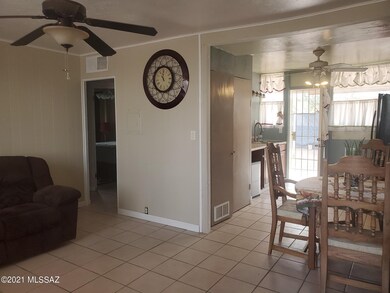 Living/kitchen area