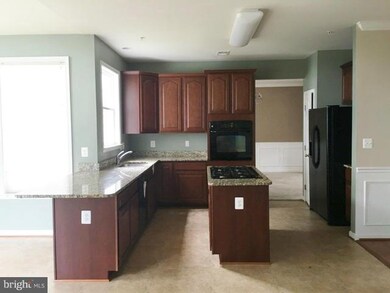 7449 Tottenham Dr, White Plains, MD 20695 - photo 6