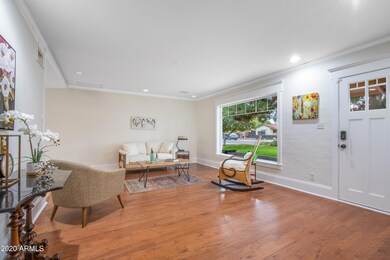 2022 N 38th living rm