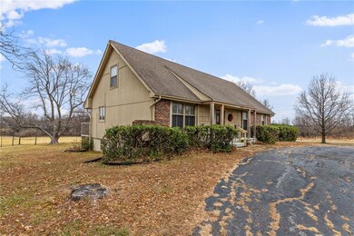 1043 S Sunset Ln, Raymore, MO 64083 - photo 3