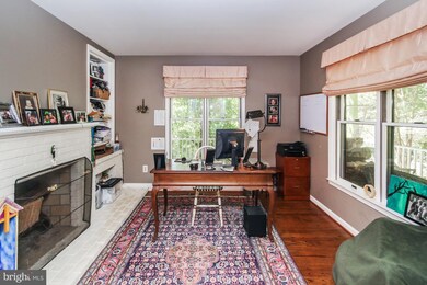 9 Circle Cir, Washington Grove, MD 20880 - photo 5