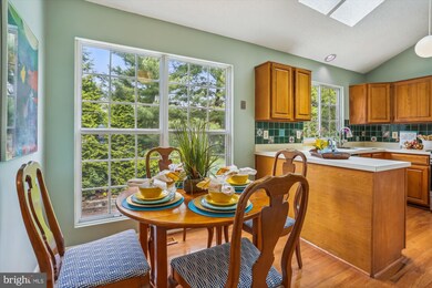 12260 Exbury St, Herndon, VA 20170 - photo 2