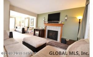 23 Oxford Dr, Saratoga Springs, NY 12866 - photo 4