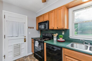 18 Leonard St, Burlington, VT 05408 - photo 3