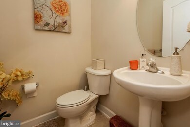 581 Kingfisher Ave, Gaithersburg, MD 20877 - photo 4