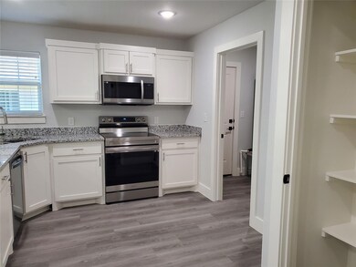 604 E 3rd St unit 2, Bonham, TX 75418 - photo 2