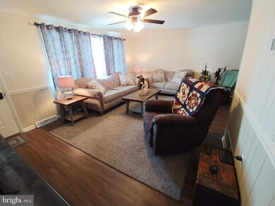 748 Warm Spring Rd, Chambersburg, PA 17202 - photo 3