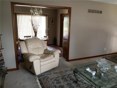 7111 Garnett St, Shawnee, KS 66203 - photo 4