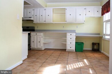 1974 Mayflower Dr, Woodbridge, VA 22192 - photo 3