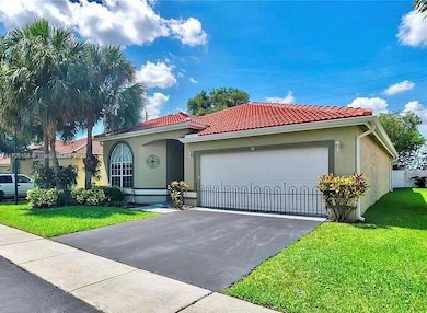 38 Gables Blvd, Weston, FL 33326 - photo 5