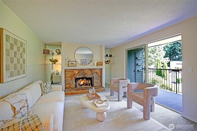 4641 W Lake Sammamish Pkwy SE unit F205, Issaquah, WA 98027 - photo 2