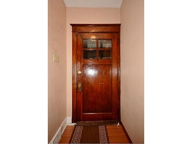 Entry/Foyer.