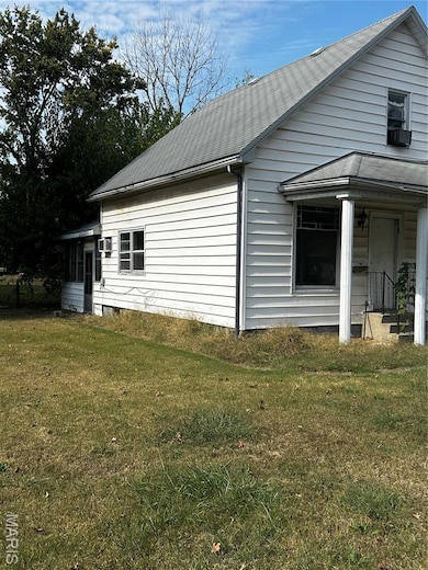 311 N Elm St, Nokomis, IL 62075 - photo 3