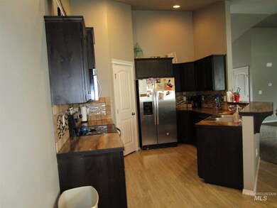 2603 S Yellowstone Trail, Burley, ID 83318 - photo 4