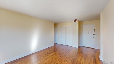 4200 Herkimer Place unit 4E, Bronx, NY 10470 - photo 4