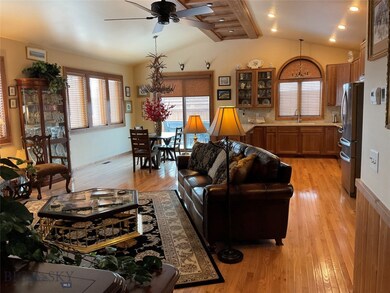 View towards the kitchen and dining area from livi