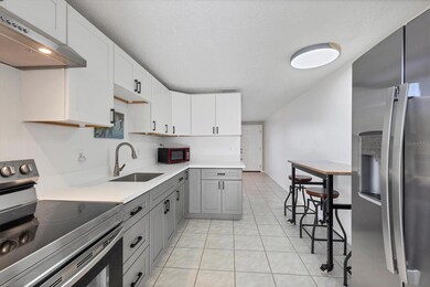Updated kitchen/SS appliances