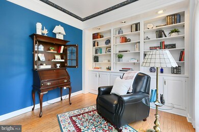 8527 Oak Pointe Way, Fairfax Station, VA 22039 - photo 5