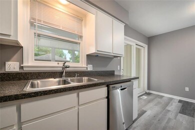 6033 Rosehill Rd, Shawnee, KS 66216 - photo 7